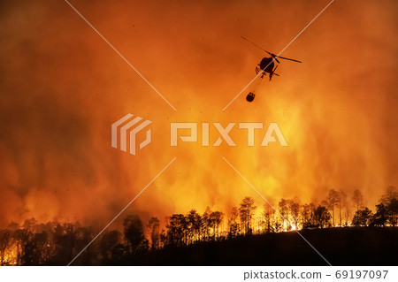 Fire fighting helicopter carry water bucket to extinguish the fo Fire fighting helicopter carry water bucket to extinguish the fo 69197097