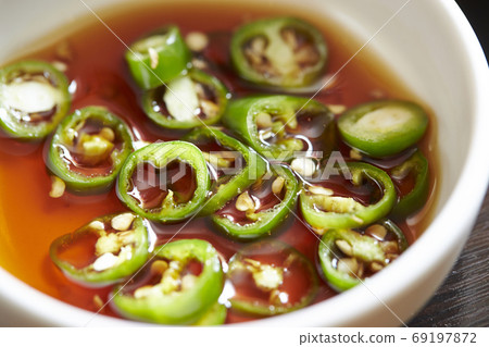 切碎的藍色辣椒醬 69197872