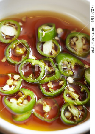 切碎的藍色辣椒醬 69197873