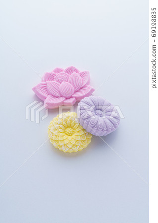 Gray background dried sweets 69198835