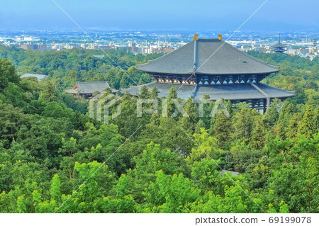 [Nara Prefecture] Great Buddha of Todaiji Temple and Five-storied Pagoda of Kofukuji Temple 69199078