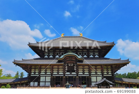 [Nara Prefecture] Great Buddha Hall of Todaiji Temple under sunny weather 69199088