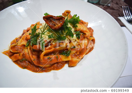 Melbourne tomato pasta 69199349