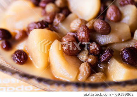 White wine and honey apple compote White wine and honey apple compote 69199862