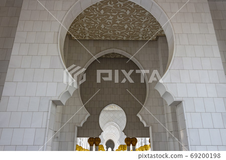 The archway in Sheikh Zayed Grand Mosque influenced by Moorish architecture The archway in Sheikh Zayed Grand Mosque influenced by Moorish architecture 69200198
