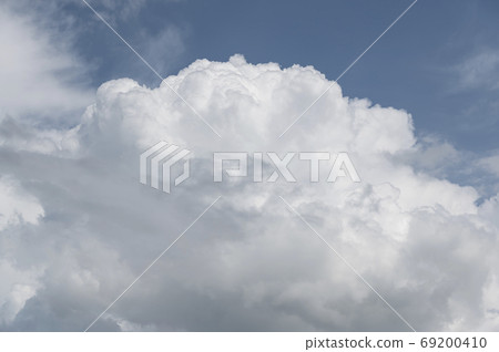 Summer clouds, clouds before the sunset Summer clouds, clouds before the sunset 69200410