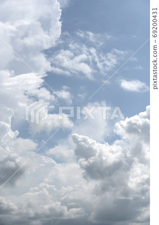 Summer clouds, clouds before the sunset Summer clouds, clouds before the sunset 69200431