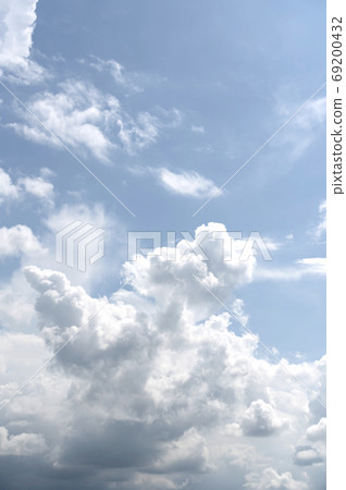 Summer clouds, clouds before the sunset Summer clouds, clouds before the sunset 69200432