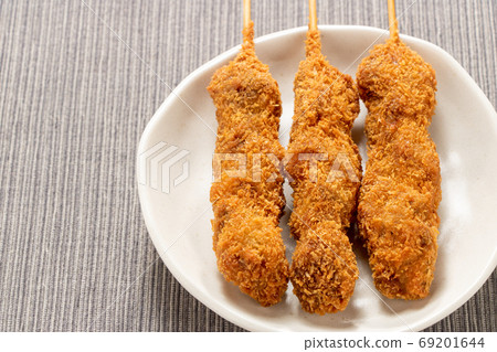 牛肉串炸肉排。 牛肉串炸肉排。 69201644