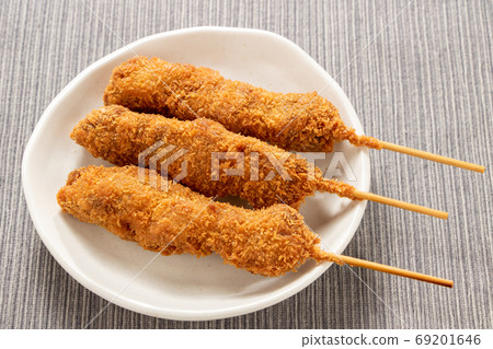 牛肉串炸肉排。 牛肉串炸肉排。 69201646