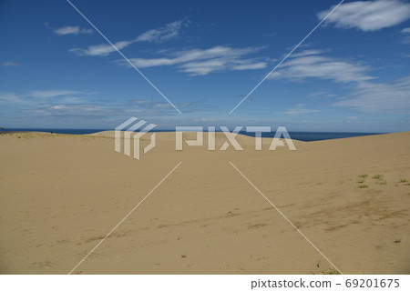Beautiful landscape of Tottori sand dunes in Japan Beautiful landscape of Tottori sand dunes in Japan 69201675