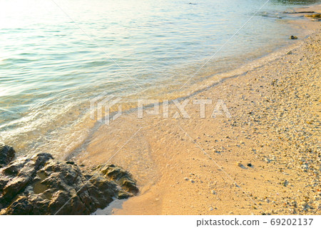 The beach that sparkles in the morning sun (Okinerabujima, Amami Islands, Kagoshima Prefecture) 69202137
