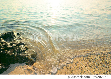 The beach that sparkles in the morning sun (Okinerabujima, Amami Islands, Kagoshima Prefecture) The beach that sparkles in the morning sun (Okinerabujima, Amami Islands, Kagoshima Prefecture) 69202138
