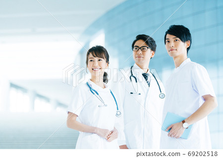 White coat medical men and women 69202518