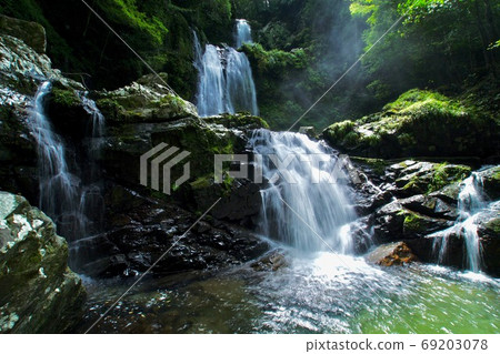 和歌山縣Higashimuro區Kozagawa鎮Nakatsuya Falls 69203078