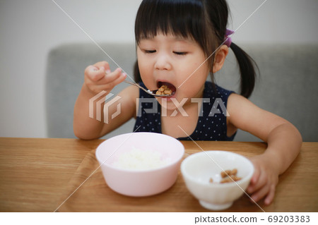 吃納豆飯的女孩 吃納豆飯的女孩 69203383