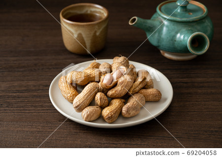 Boiled ground peanuts (Chiba) 69204058