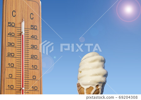 Image of summer _ midsummer Thermometer and soft ice cream Image of summer _ midsummer Thermometer and soft ice cream 69204308