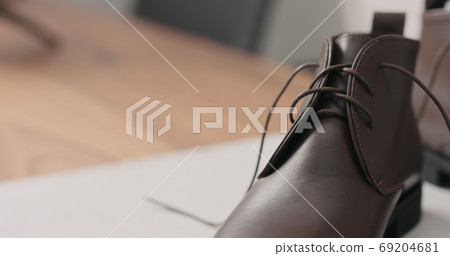 lacing chukka boots after maintenance 69204681