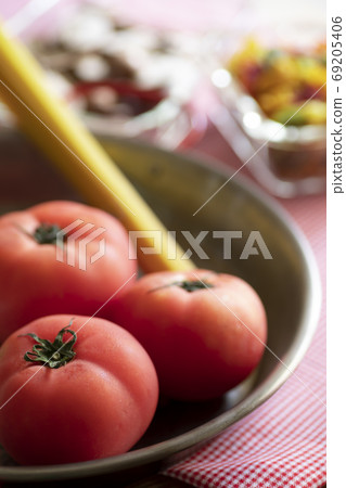 Italian food ingredients tomato and pasta 69205406