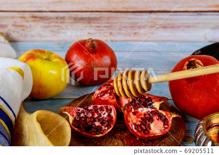 Honey jar and fresh ripe apples. Jewesh new year 69205511