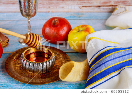 A jewish new year with honey for the apple and 69205512