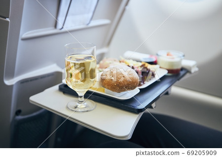 Airline meal served during flight Airline meal served during flight 69205909