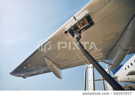 Refueling of airplane 69205957