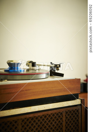 Record speaker 69206092