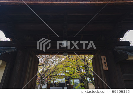The front view of Kotoin Temple in Daitokuji Temple The front view of Kotoin Temple in Daitokuji Temple 69206355