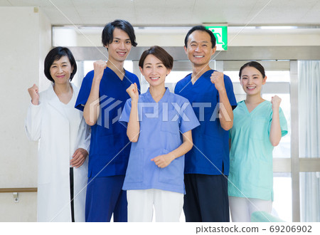 Medical Team 69206902