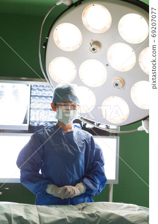 Medical staff wearing surgical clothes Medical staff wearing surgical clothes 69207077