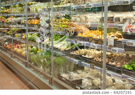 Vegetables lined up in the show window of a Nordic supermarket 69207191