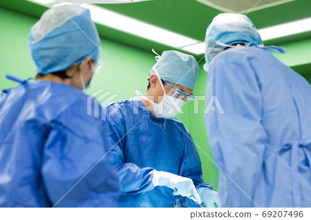 Medical staff performing surgery 69207496