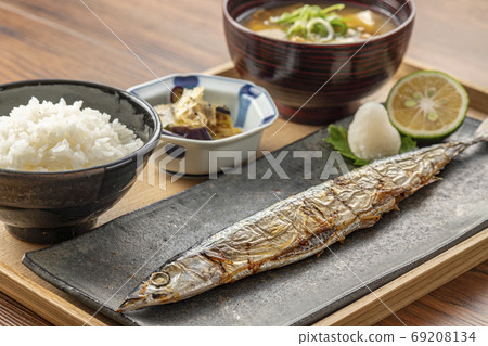 Grilled saury and rice 69208134