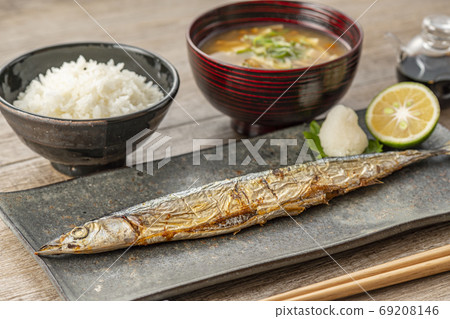 Grilled saury and rice 69208146