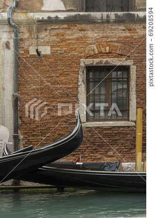 Brick wall window and gondola venice 69208594