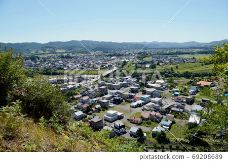 See the cityscape of Engaru from the panoramic rock 69208689