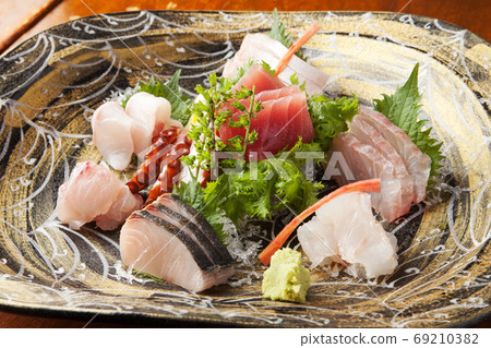 Assorted sashimi Assorted sashimi 69210382