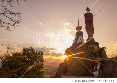 THAILAND MAE SOT TEMPLE SHRINE THAILAND MAE SOT TEMPLE SHRINE 69210733