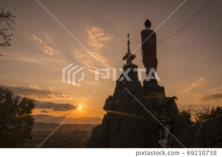 THAILAND MAE SOT TEMPLE SHRINE THAILAND MAE SOT TEMPLE SHRINE 69210738
