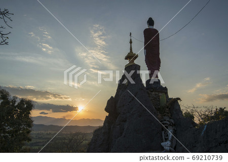THAILAND MAE SOT TEMPLE SHRINE THAILAND MAE SOT TEMPLE SHRINE 69210739