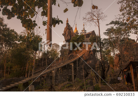 THAILAND MAE SOT TEMPLE SHRINE THAILAND MAE SOT TEMPLE SHRINE 69210833