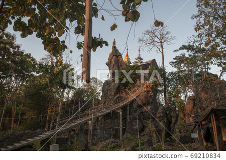 THAILAND MAE SOT TEMPLE SHRINE THAILAND MAE SOT TEMPLE SHRINE 69210834