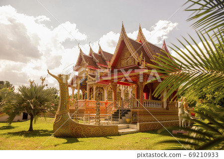 THAILAND TAK WAT KLANG SUAN DOK MAI TEMPLE THAILAND TAK WAT KLANG SUAN DOK MAI TEMPLE 69210933