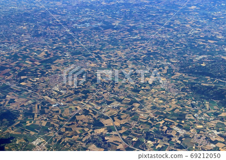 Plain landscapes of the Padan Lowlands south of Vicenza Plain landscapes of the Padan Lowlands south of Vicenza 69212050
