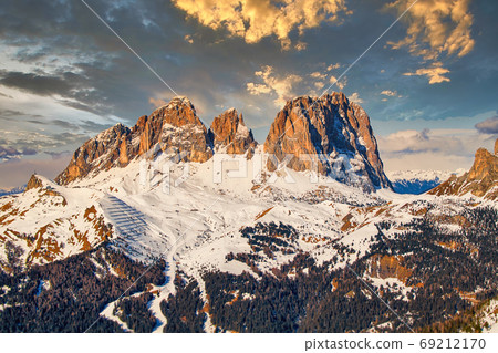 italian dolomites mountains Fassa Valley Sassolungo italian dolomites mountains Fassa Valley Sassolungo 69212170