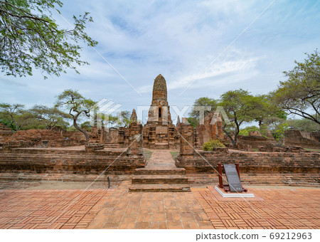 Old ruins of a temple in Phra Nakhon Si Ayutthaya province near 69212963