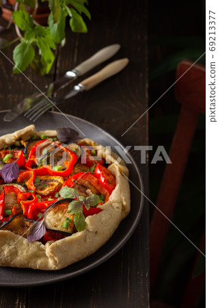 Open pie from shortcrust pastry with vegetable Open pie from shortcrust pastry with vegetable 69213377