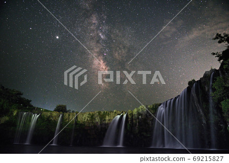 Waterfall of Hatagiri and Milky Way 69215827